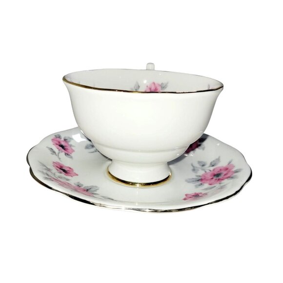 Royal Standard Teacup and Saucer Hand Painted Roses Gold Trim Bone China England - Picture 2 of 10